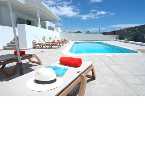 Villa in Puerto Calero Sleeps 6 includes Swimming pool Air Con and WiFi