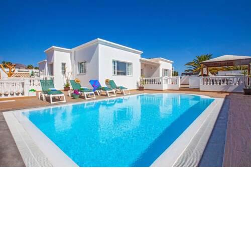 Villa in Puerto Calero Sleeps 8 with Pool Air Con and WiFi