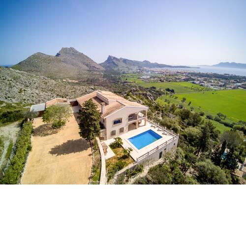 Villa in Sant Vicent de sa Cala Sleeps 8 with Pool and Air Con