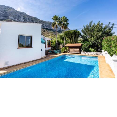 Villa in Santa Lucia Sleeps 8 with Pool Air Con and WiFi