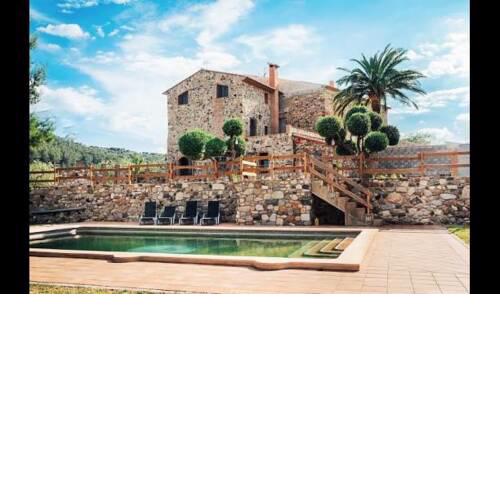 Villa in Vilaplana Sleeps 8 with Pool