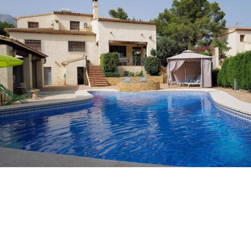 villa independiente con piscina privada