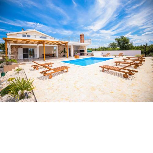 Villa Iva with heated pool