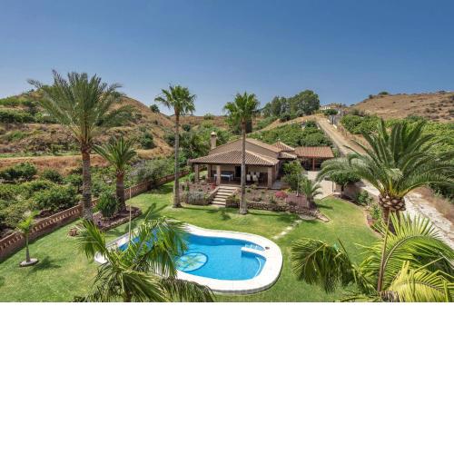 Villa Jarros by Villa Plus
