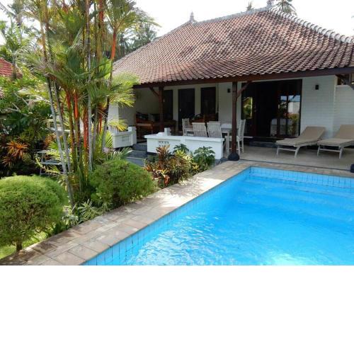 Villa Jasri Point - Beachfront Villa close to surf