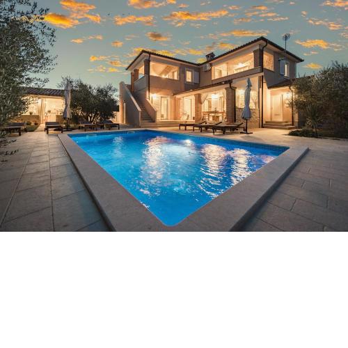 Villa Javor near Krnica only 1 km from the beach with sea view