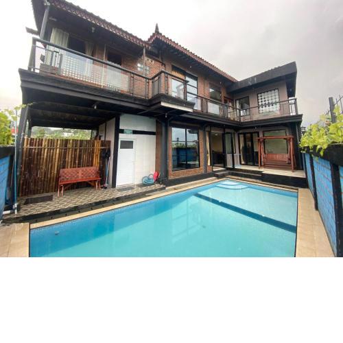 Villa Joglo Cisarua Puncak