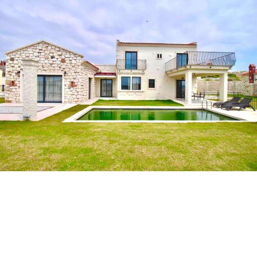 Villa Joven; Ödüllü Bir Sitede Havuzlu 4+1 Villa