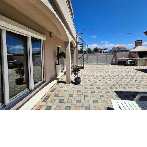 Villa Jurisic ,20 meters from the sea, 10 people