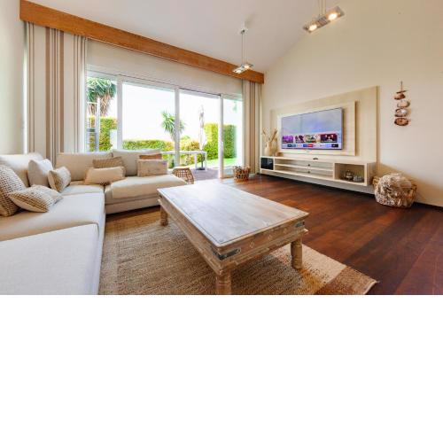Villa Justicia, beachside villa in Costabella
