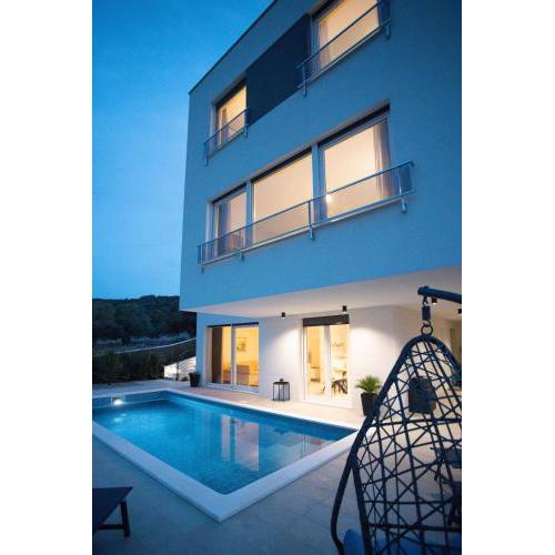Villa Kapetanova Lanterna with heated pool