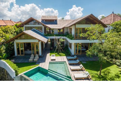 Villa Kauh - Luxury Tropical 5BR Villa Close to Pererenan Beach