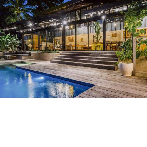 Villa Kiri, Luxury Seaview Pool Villa in the Jungle