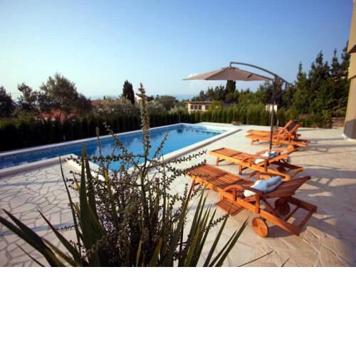 Villa Kontrada 4 with pool in Zadar