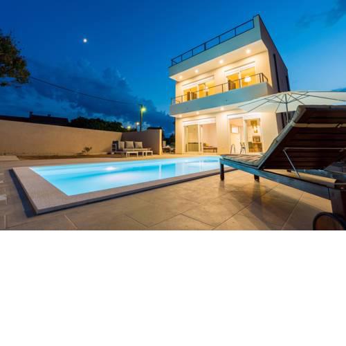 Villa Lele - Mediterranean House with pool and sea view