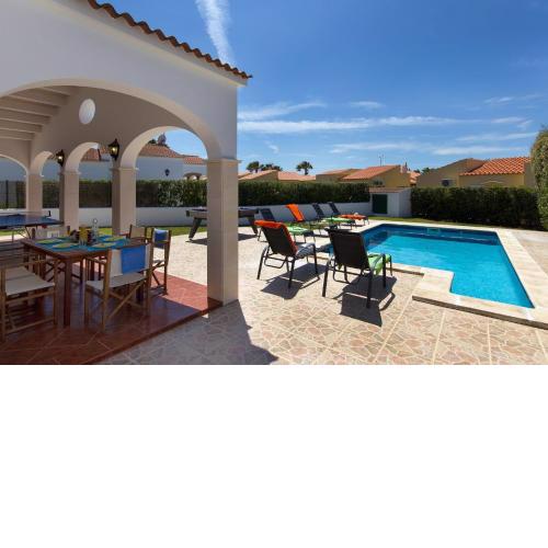 Villa Llentrisca by Villa Plus