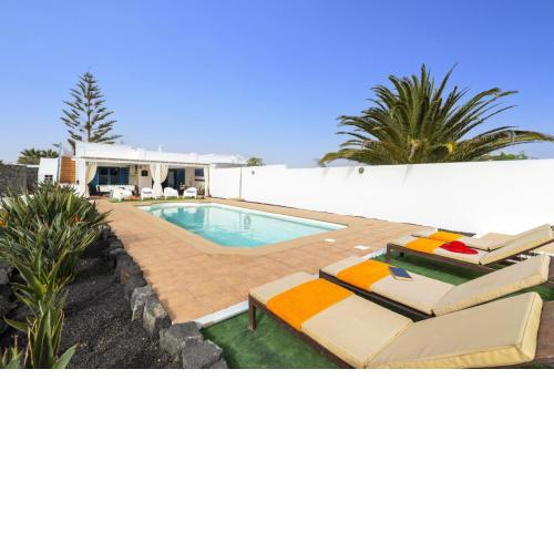 Villa Lomo Blanco by Villa Plus