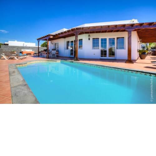 Villa Los Mojones - great 4 bedroom villa with heated pool and hot-tub