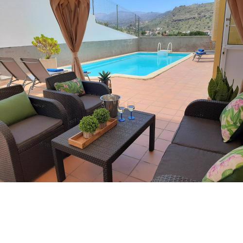 Villa Lucía , family welcome & nice pool