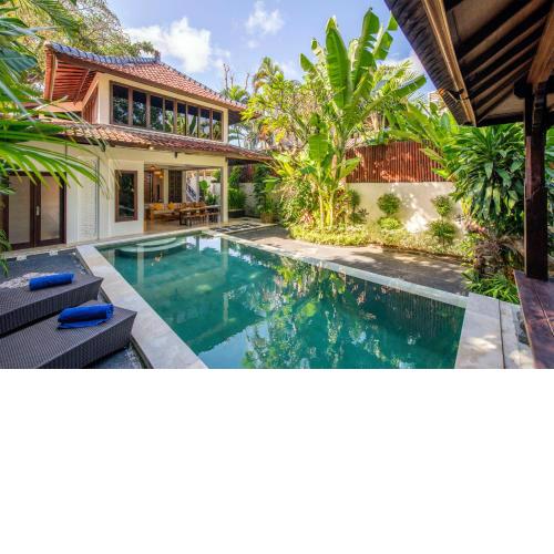 Villa Lunacasa, Modern Comfort in Balinese Style, 500m to beach
