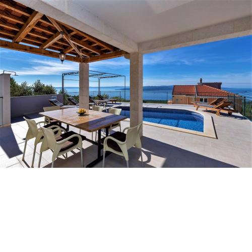 Villa Magico with pool and fantastic seaview