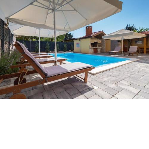Villa Mallina - Villa mit Pool 800 Meter vom dem Sand Strand
