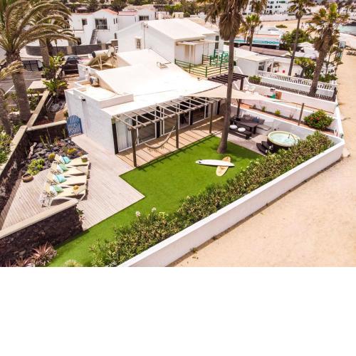 Villa Maluhia Beachfront