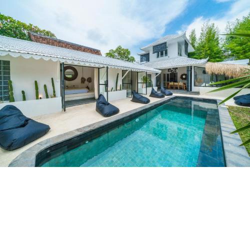 Villa Mana 888 - Cozy Tropical 4BR Villa in Seminyak!