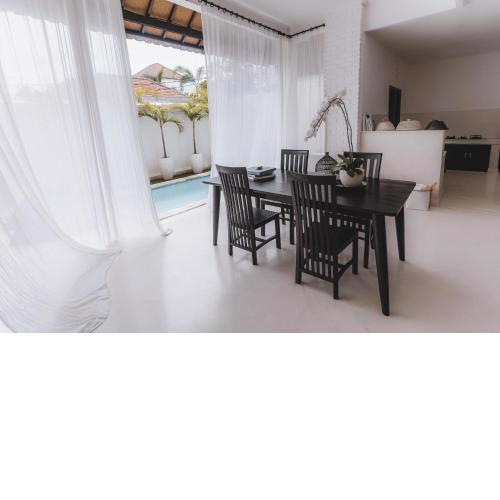Villa Manis Kecil