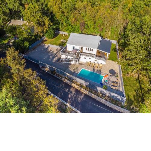 Villa MANTA with pool