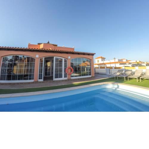 Villa Mar – 4 Bedrooms, Aircon, Private Pool, Wifi, Golf View