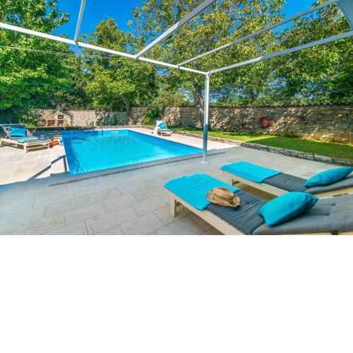 Villa Marelica by Villa Plus