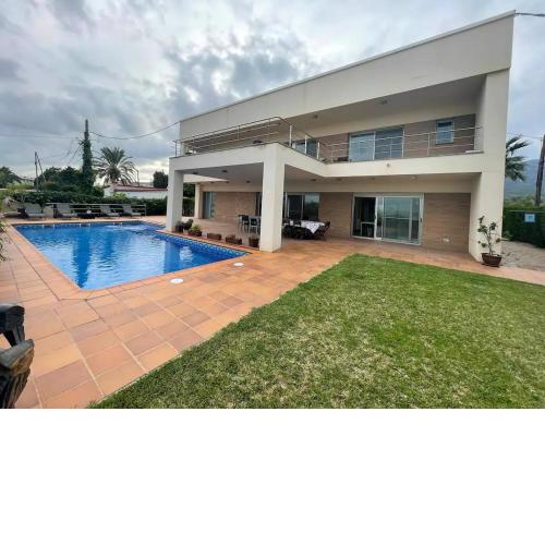 VILLA MARICEL