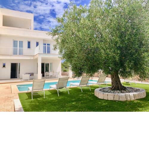 Villa Marinella Gris con piscina privada y jardin