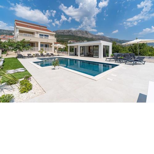 Villa Marisa with 51sqm pool, 5 bedrooms, gym
