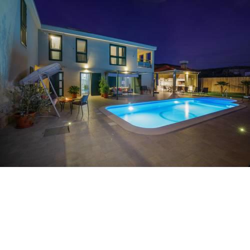 Villa Marta Luxury House with Heated Pool