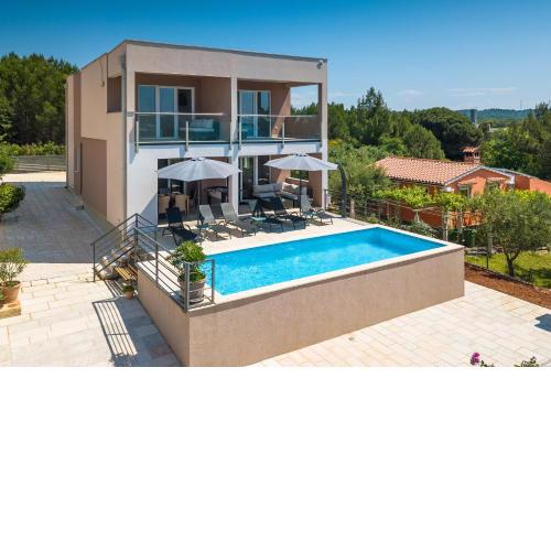 Villa Martina in Pomer with sea view only 1.8 km from the beach