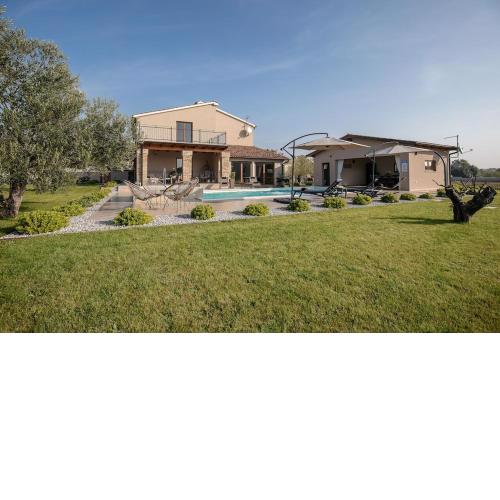 Villa Mattuzzi with large garden, kids playground and whirlpool
