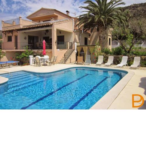Villa Mestral - Villa con piscina en Els Olivars con preciosas vistas