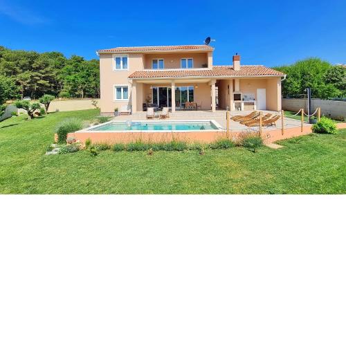 Villa Mira