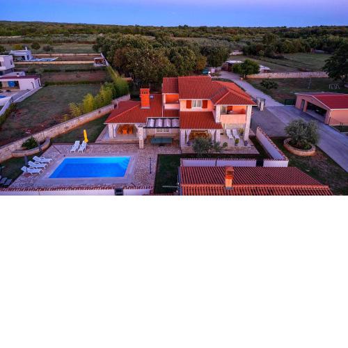 Villa mit Privatpool, Ping-Pong, BBQ