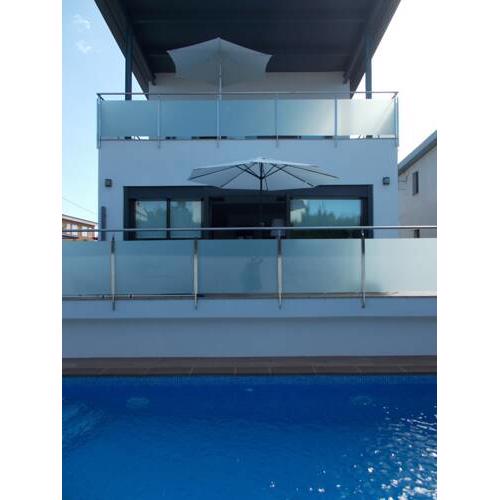 VILLA MODERNA CON PISCINA INDIVIDUAL