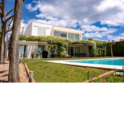 Villa moderna de 3 habitaciones con vistas al mar!