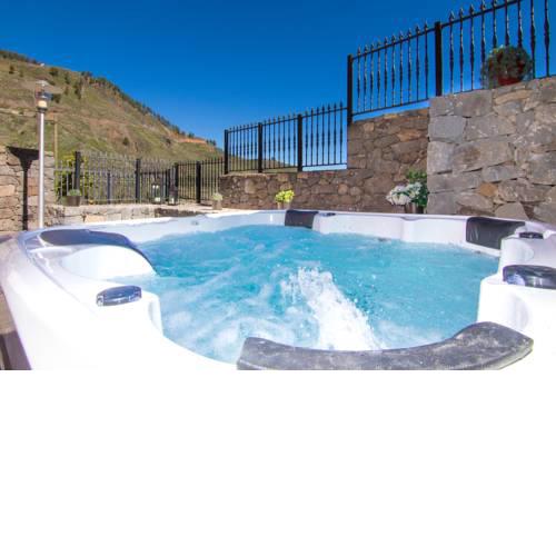 Villa Mogarén: jacuzzi and beautiful views