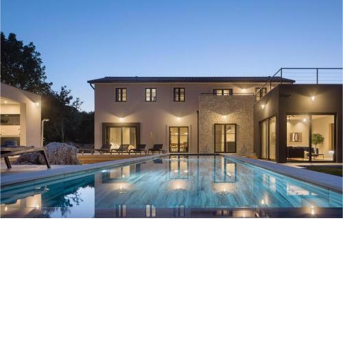 Villa Mons Caldera