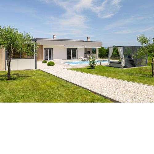 Villa Motivation with Heated Pool