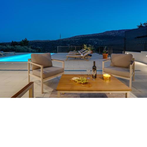 Villa Nacle with pool with hydromassage