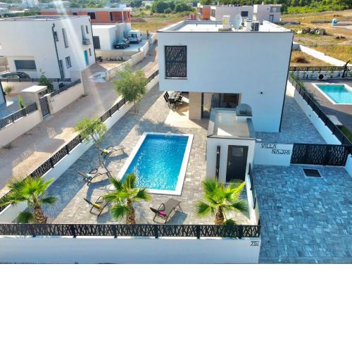 VILLA NAOMI