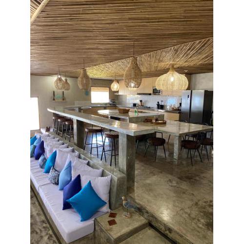 Villa Nichole-Ultimate Family-Sized Beach Mountainside Sanctuary (work and play friendly)