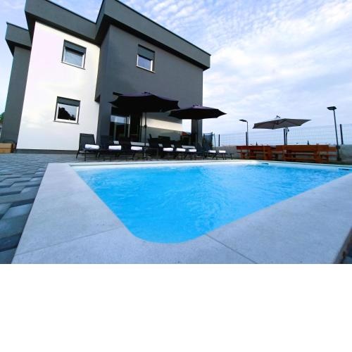 Villa Nikolina - Luxury villa with 5 bedrooms and swimming pool